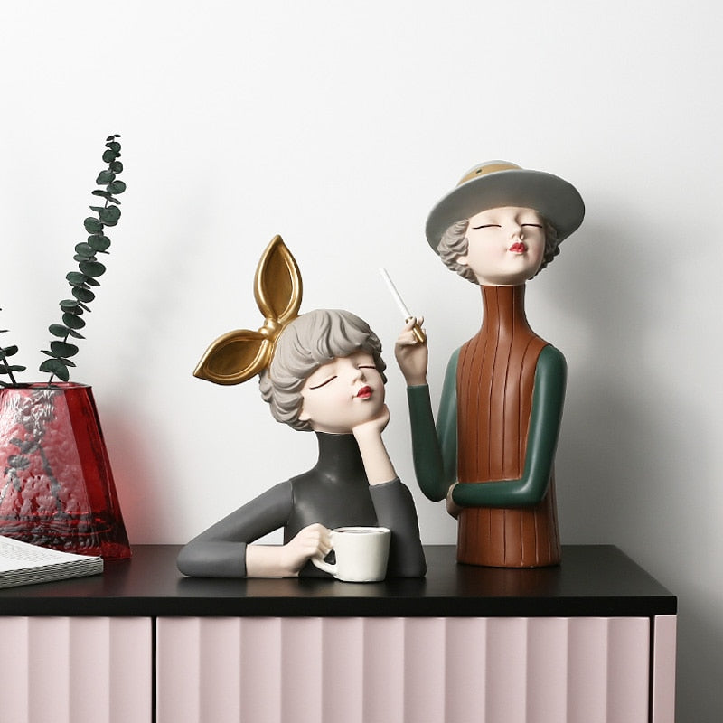 Modern Girl Resin Art Statue Gift Fashion Style Sculpture ornaments Table top figurines