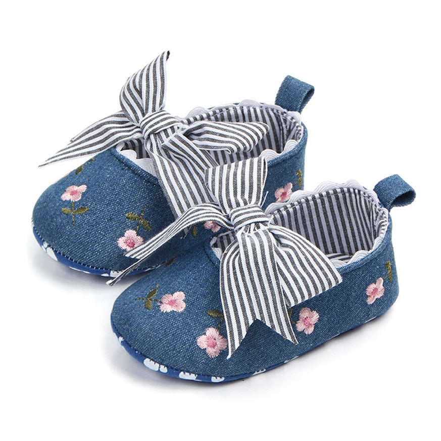 Zapatos de encaje bordado floral blanco para niña, zapatos blandos para antes de caminar, calzado para niño pequeño para primeros pasos