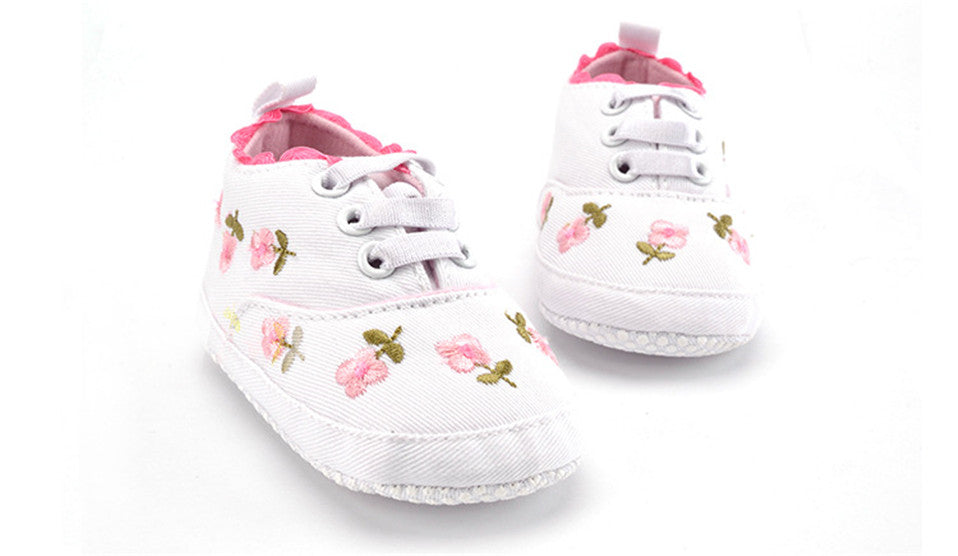 Zapatos de encaje bordado floral blanco para niña, zapatos blandos para antes de caminar, calzado para niño pequeño para primeros pasos